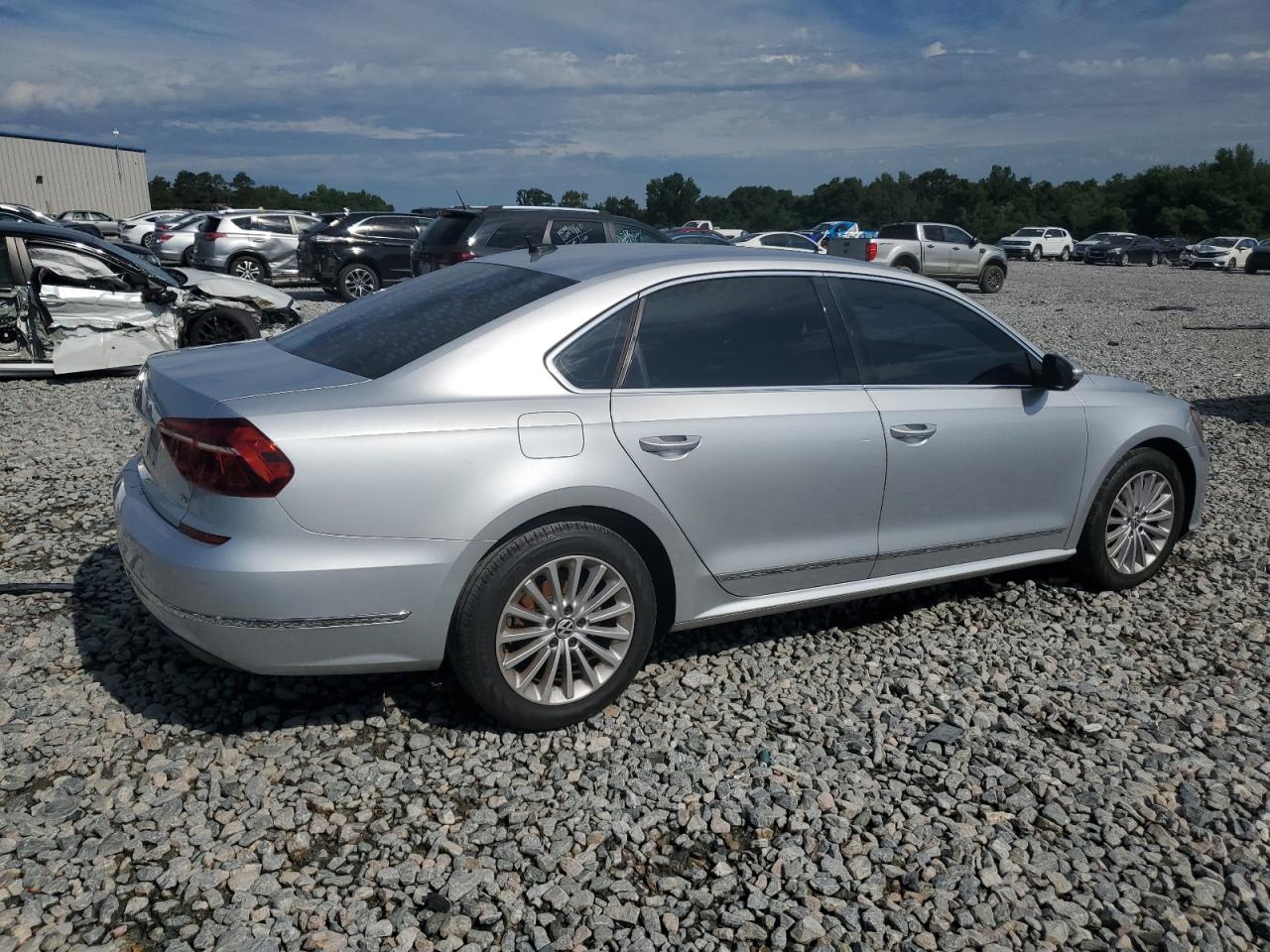 VOLKSWAGEN PASSAT 2017 VIN 1VWBT7A36HC034422 фото 3