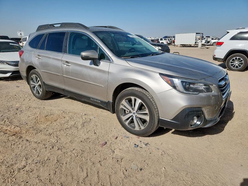  SUBARU OUTBACK 2018 Золотой