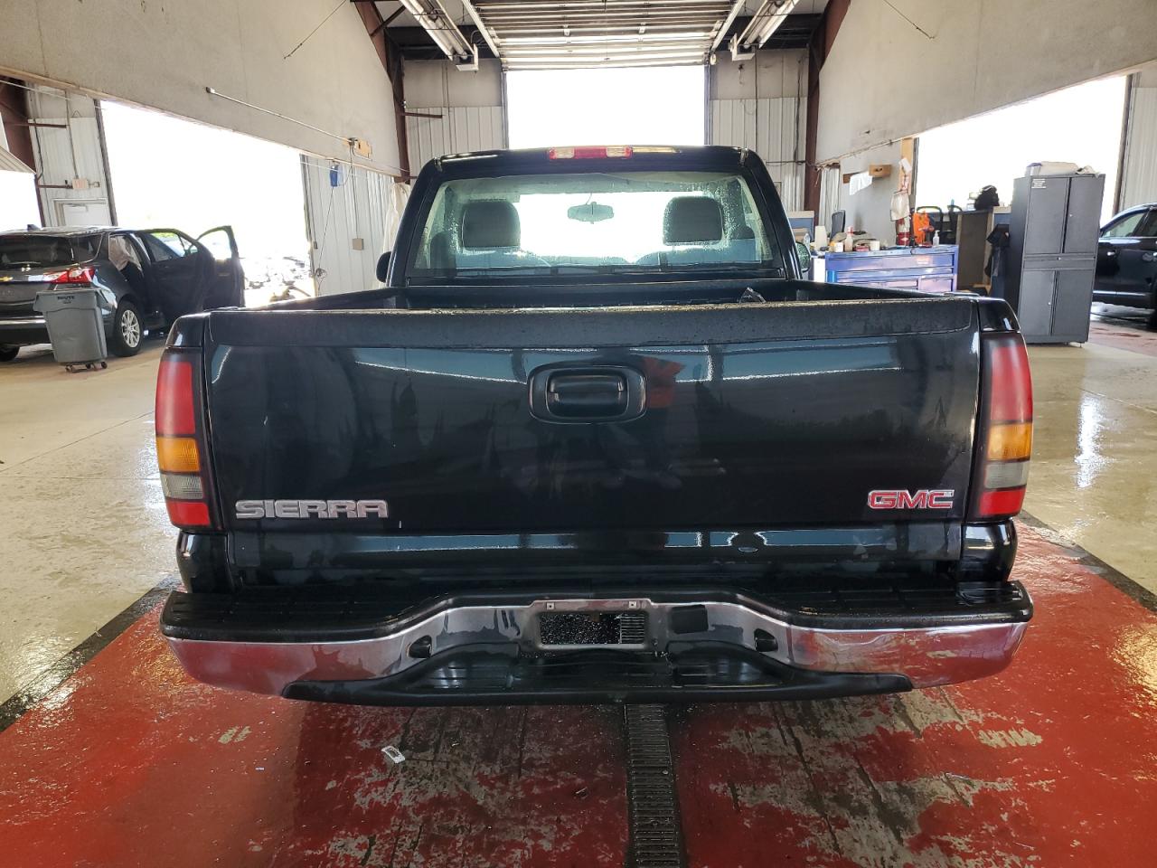 2005 GMC New Sierra C1500 VIN: 1GTEC14X05Z335742 Lot: 61852305