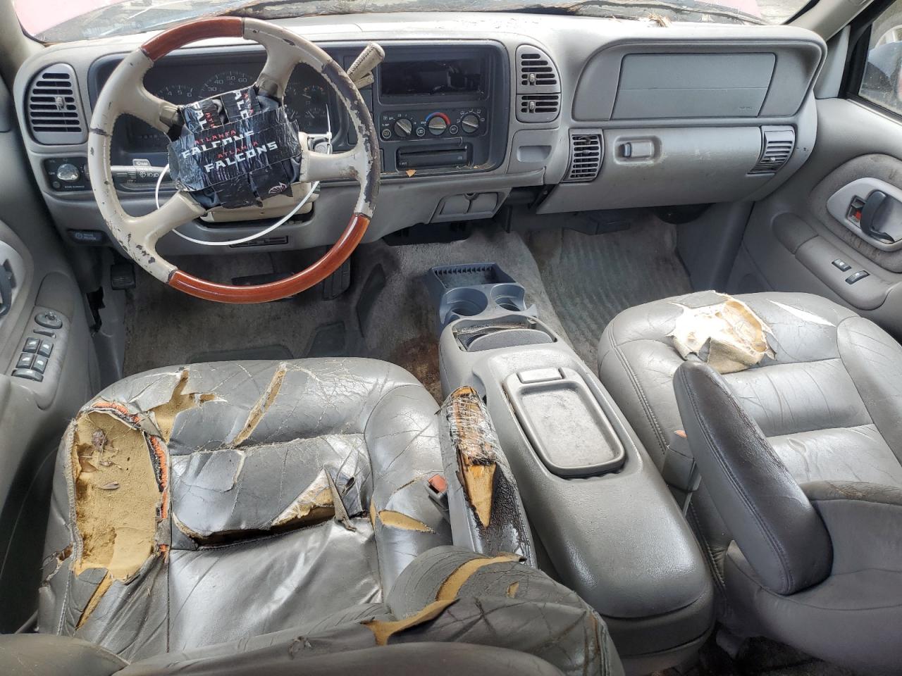 1998 Chevrolet Suburban C1500 VIN: 1GNEC16R6WJ357136 Lot: 62788285