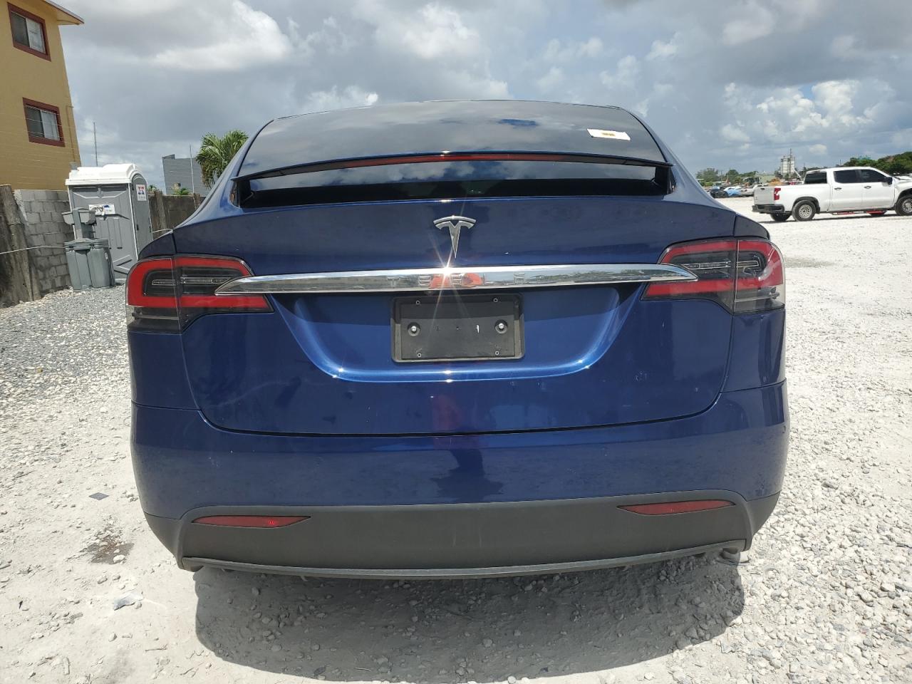 2020 Tesla Model X VIN: 5YJXCDE2XLF285853 Lot: 62228695