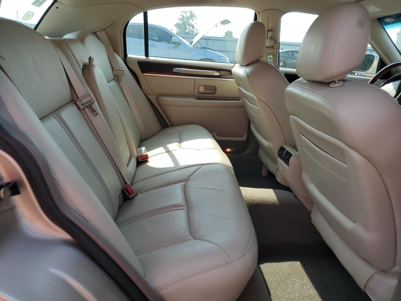 2005 Lincoln Town Car Signature Limited VIN: 1LNHM82WX5Y664771 Lot: 60664305