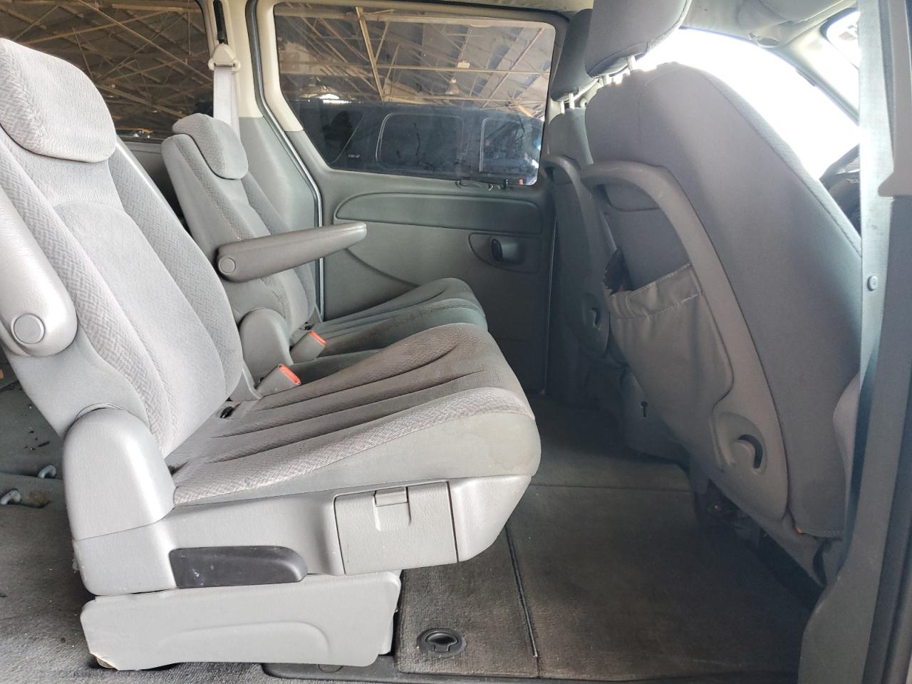 2005 Chrysler Town & Country Lx VIN: 2C4GP44R95R566682 Lot: 58984305