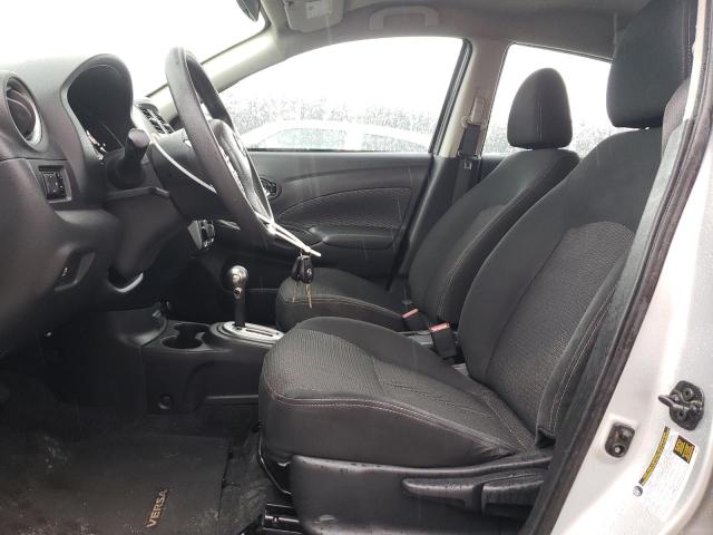  NISSAN VERSA 2018 Srebrny