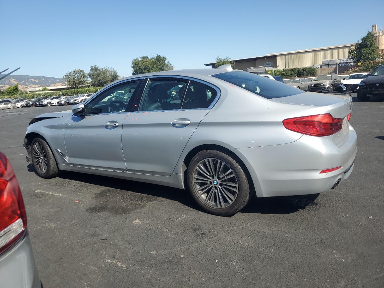 BMW 5 SERIES 2019 VIN WBAJA5C54KWW06355 фото 2