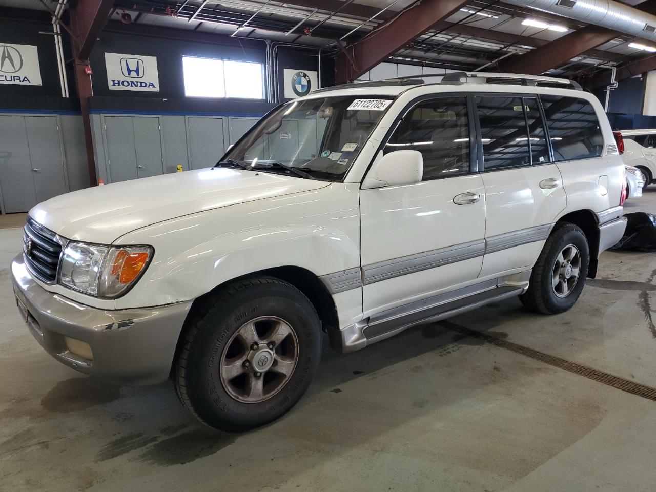 2000 Toyota Land Cruiser zu verkaufen in East Granby, CT - Minor Dent/Scratches