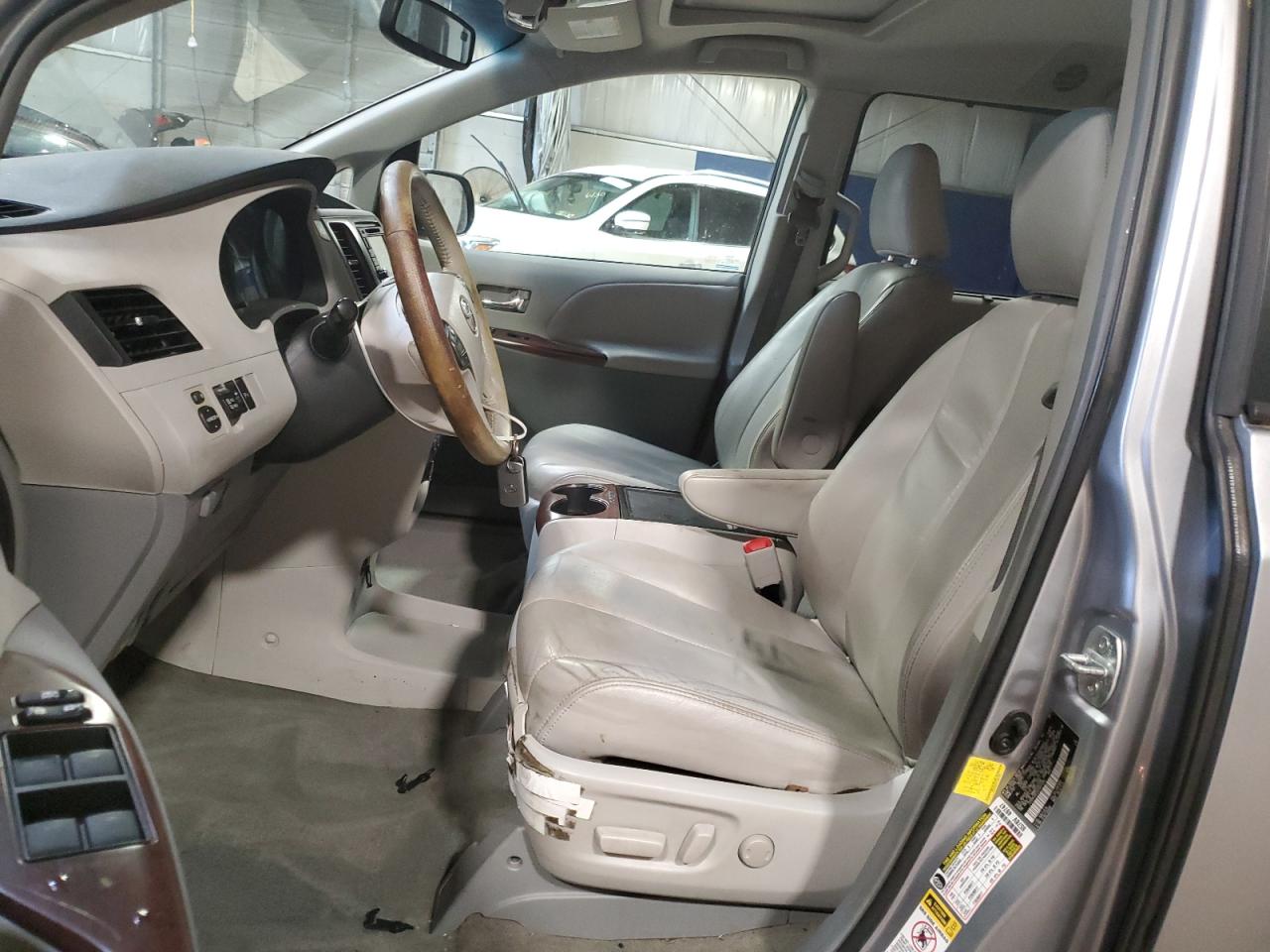 2012 Toyota Sienna Xle VIN: 5TDYK3DC5CS261256 Lot: 62870705