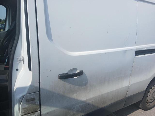 2015 VAUXHALL VIVARO 290