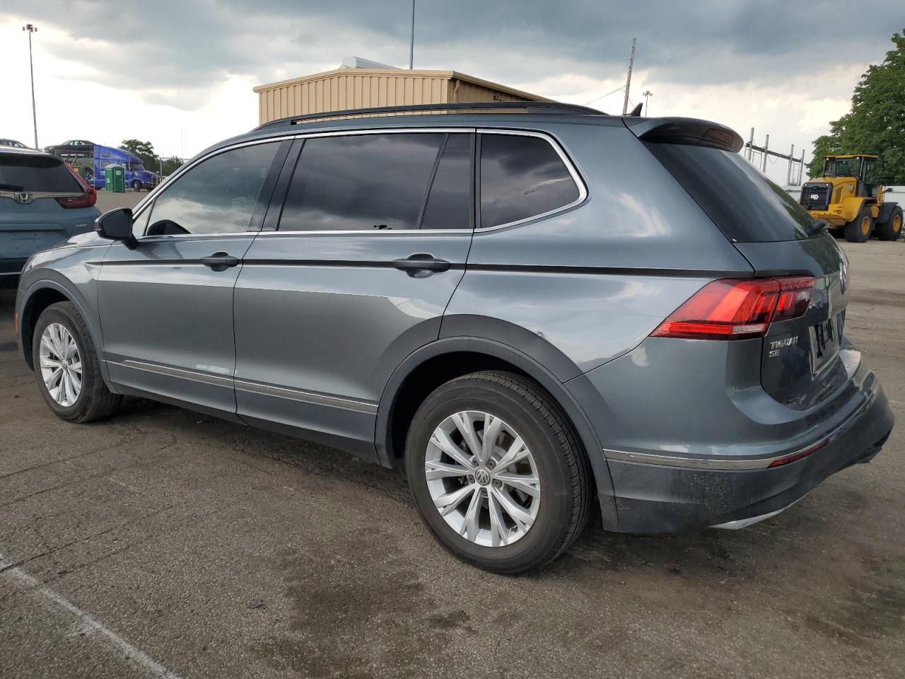 VOLKSWAGEN TIGUAN 2018 VIN 3VV3B7AX8JM103579 photo 2