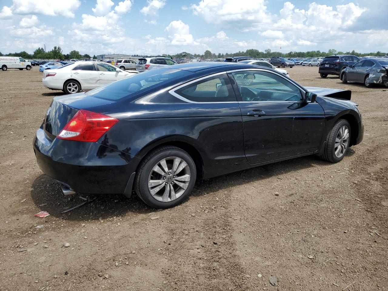HONDA ACCORD 2011 VIN 1HGCS1B70BA010761 photo 3