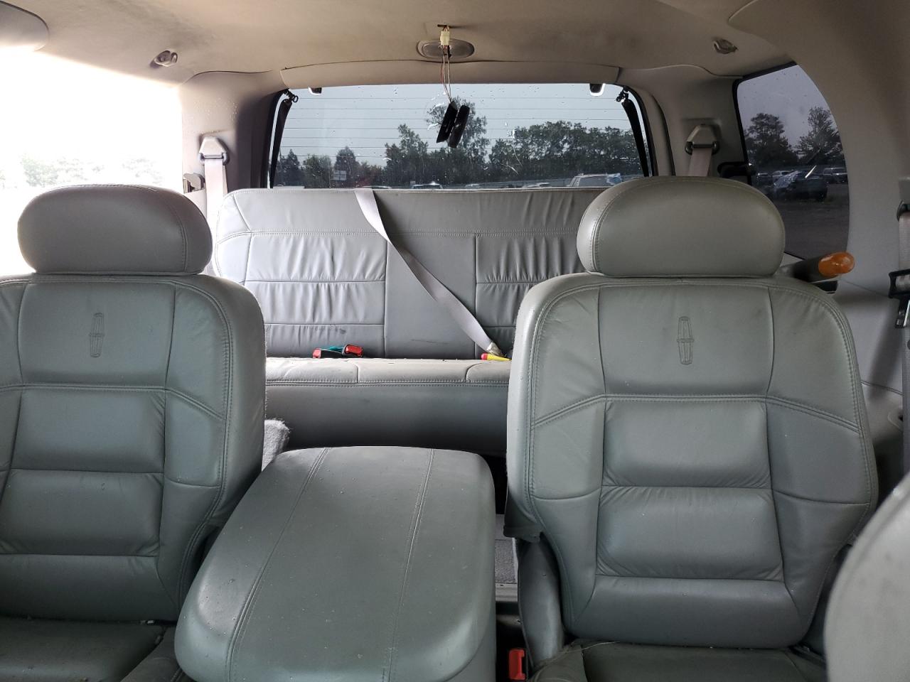 2001 Lincoln Navigator VIN: 5LMFU28R31LJ27623 Lot: 60527315