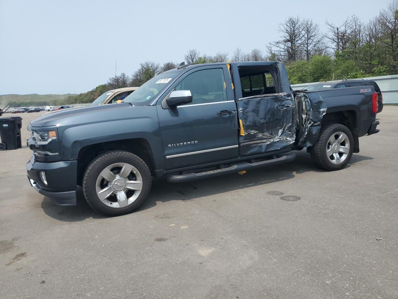 2017 Chevrolet Silverado K1500 Ltz for Sale in Brookhaven, NY - Side