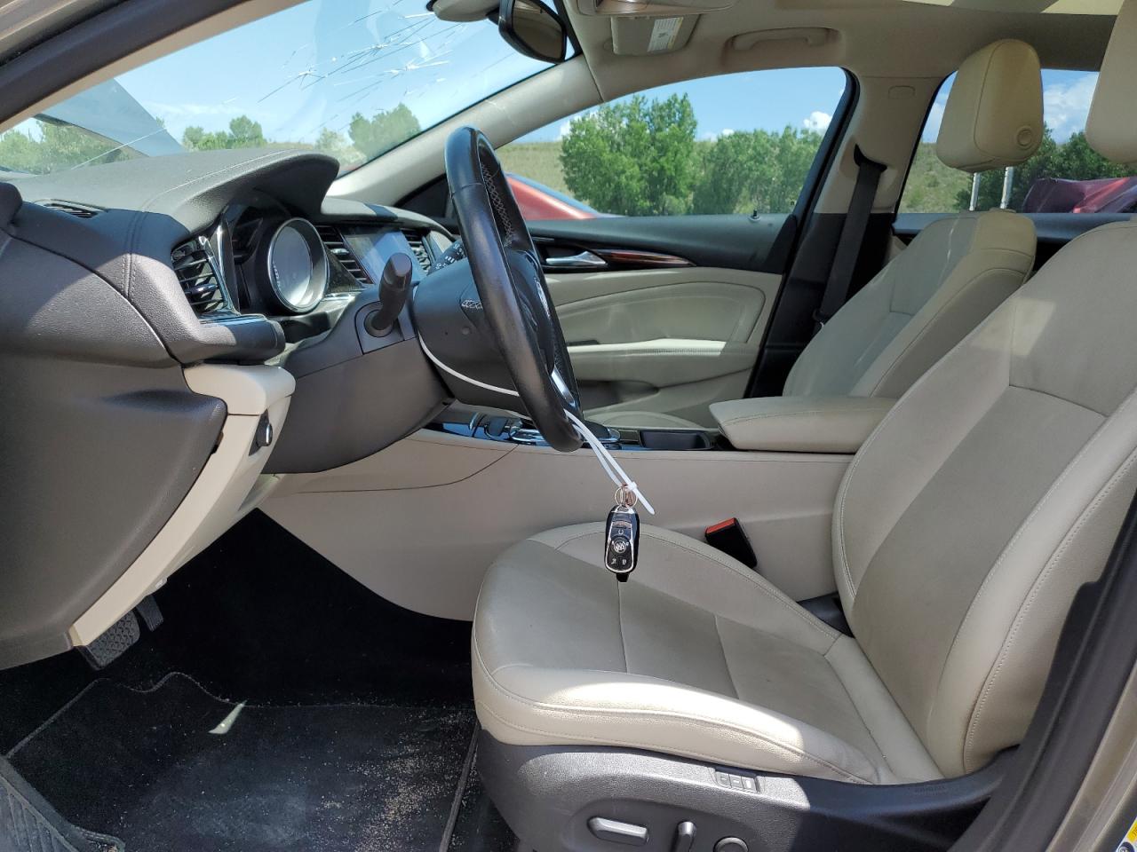 2018 Buick Regal Tourx Essence VIN: W04GV8SXXJ1141012 Lot: 62428105