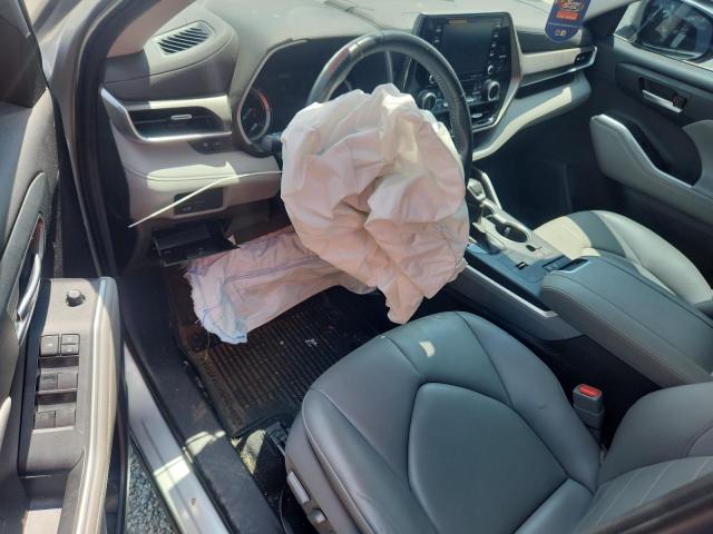  TOYOTA HIGHLANDER 2021 Srebrny
