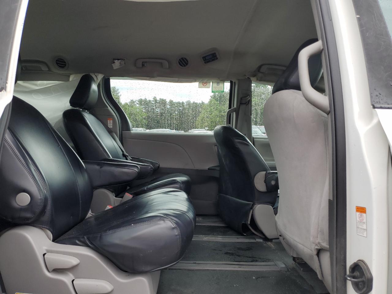 TOYOTA SIENNA 2018 VIN 5TDZZ3DC4JS943140 фото 11