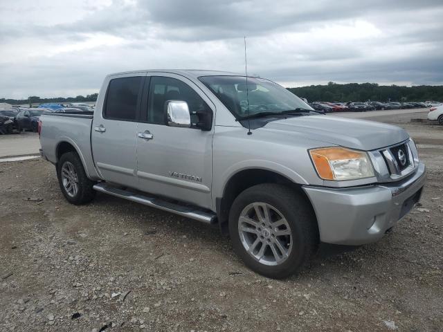 Pickups NISSAN TITAN 2014 Srebrny