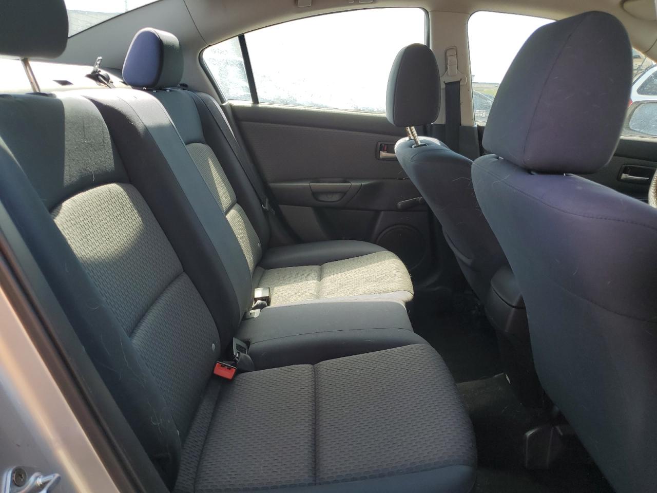 2004 Mazda 3 I VIN: JM1BK12FX41105445 Lot: 58930825