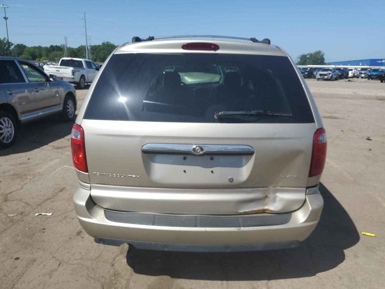 2005 Chrysler Town & Country Limited VIN: 2C8GP64L25R181275 Lot: 62170025