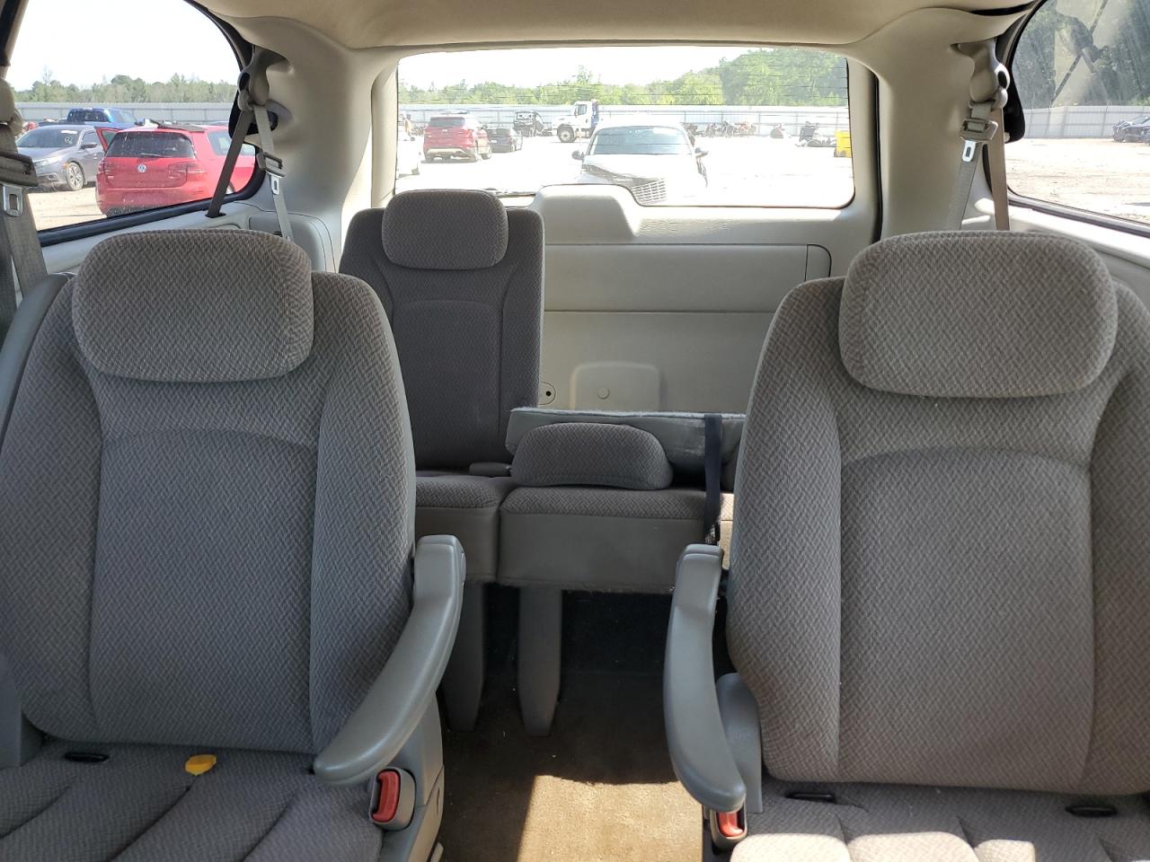 2007 Chrysler Town & Country Lx VIN: 2A4GP44RX7R235428 Lot: 62664055