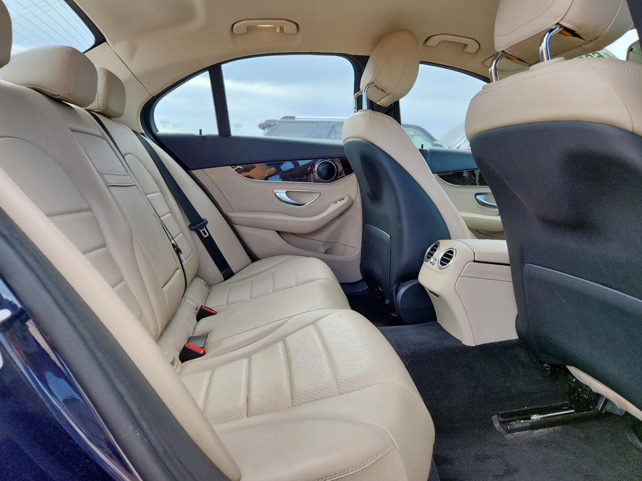 MERCEDES-BENZ C-CLASS 2016 VIN 55SWF4JB7GU111042 zdjęcie 10