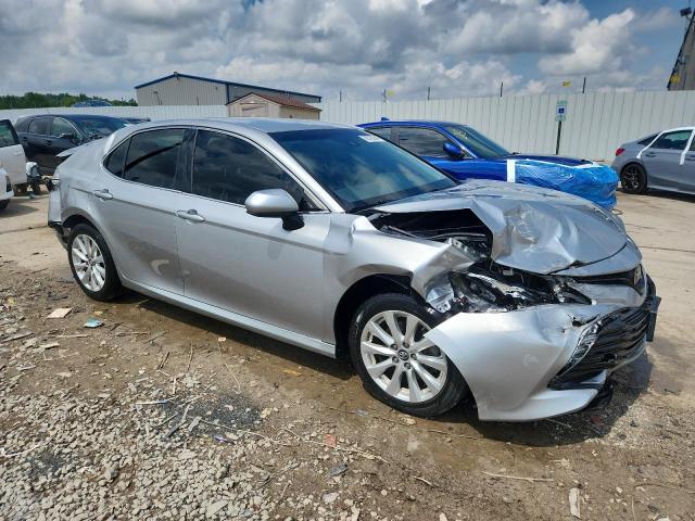  TOYOTA CAMRY 2018 Серебристый