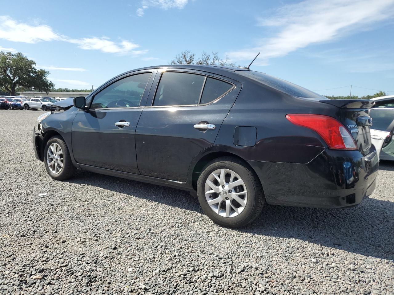 NISSAN VERSA 2018 VIN 3N1CN7AP8JL838609 zdjęcie 2
