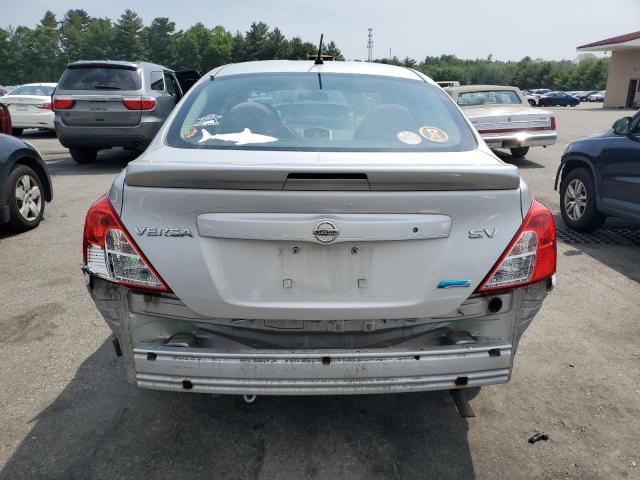  NISSAN VERSA 2015 Srebrny