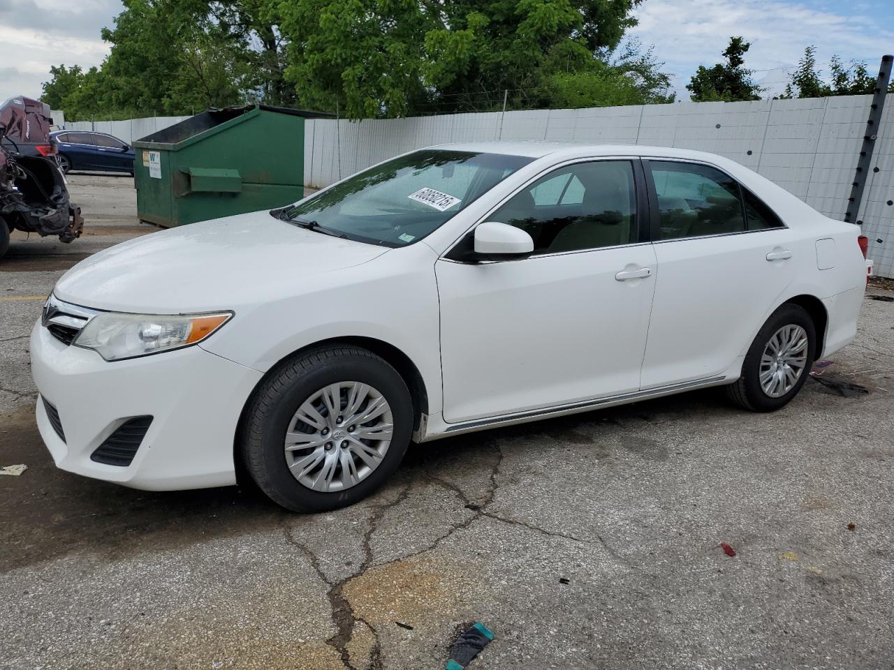 2014 Toyota Camry L na sprzedaż w Bridgeton, MO - Rear End