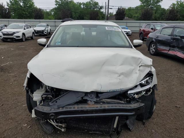 Sedans VOLKSWAGEN JETTA 2013 White