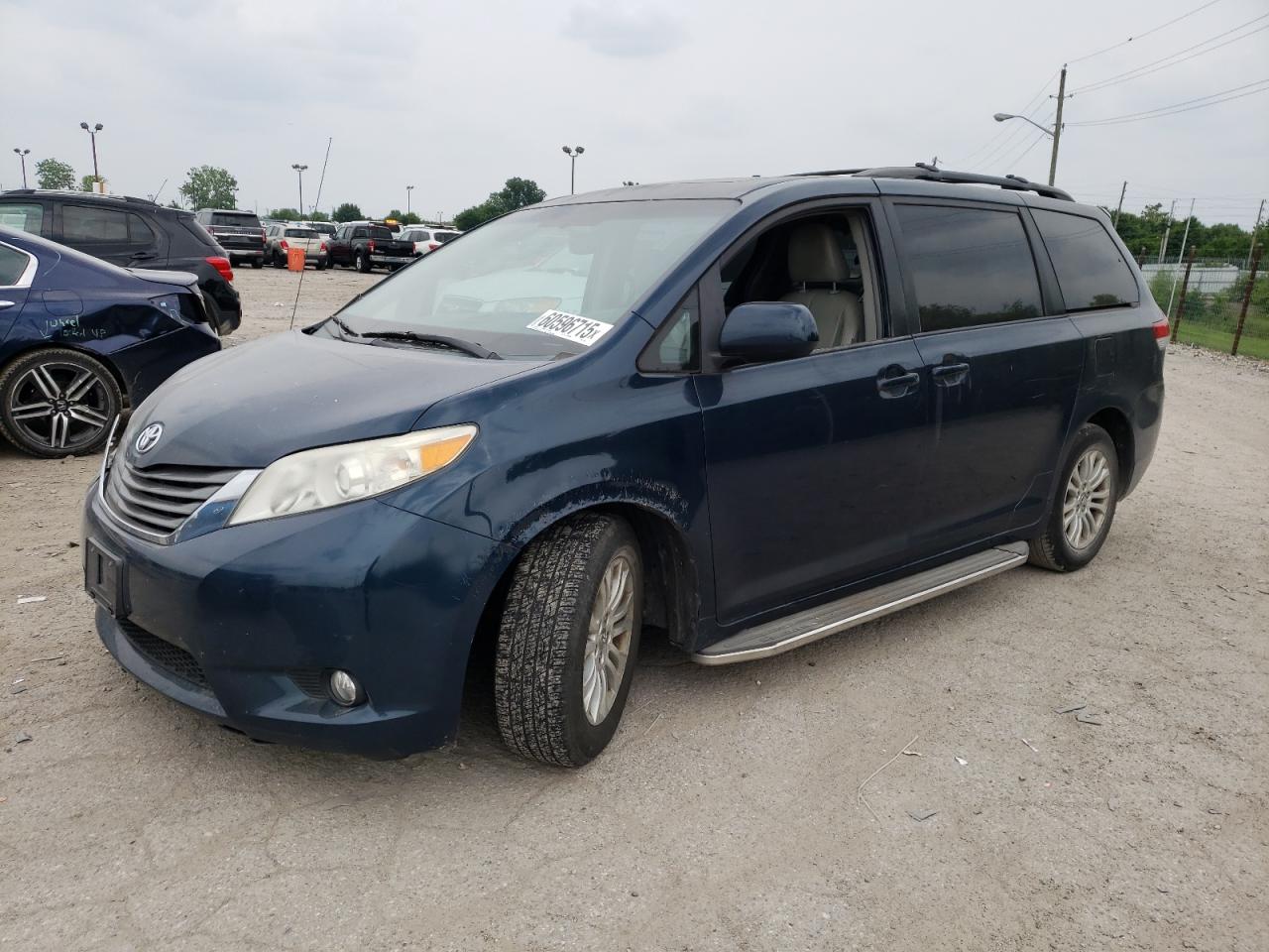 2012 Toyota Sienna Xle for Sale in Indianapolis, IN - Front End