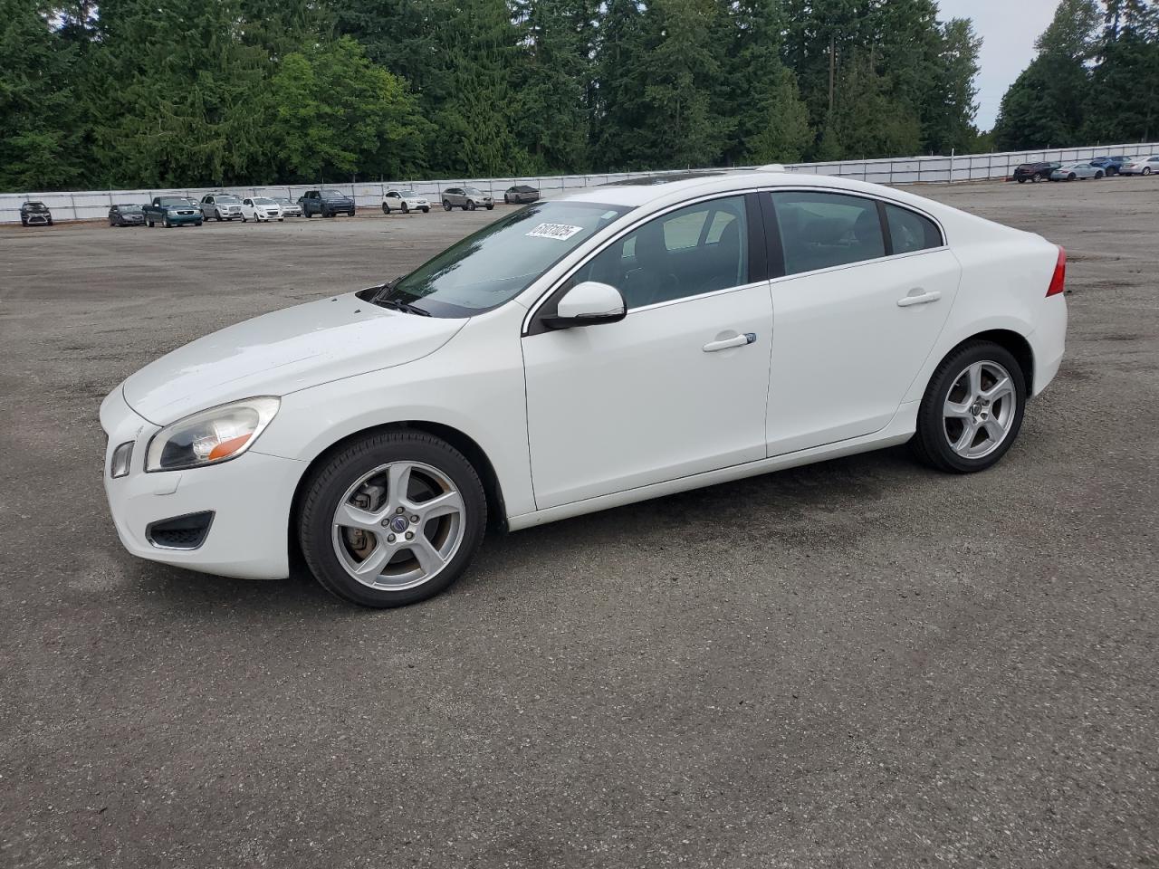 2013 Volvo S60 T5 за продажба в Arlington, WA - Minor Dent/Scratches