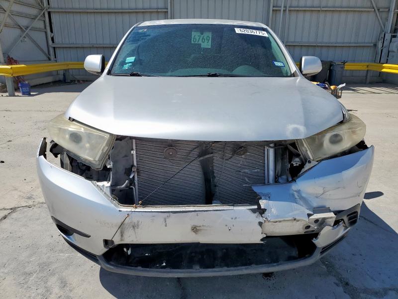  TOYOTA HIGHLANDER 2013 Srebrny