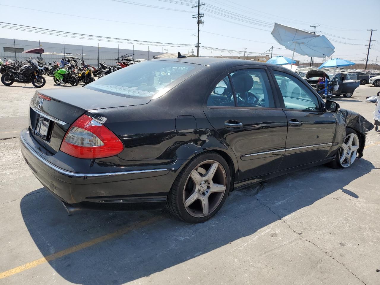 MERCEDES-BENZ E-CLASS 2009 VIN WDBUF56X59B420841 photo 3