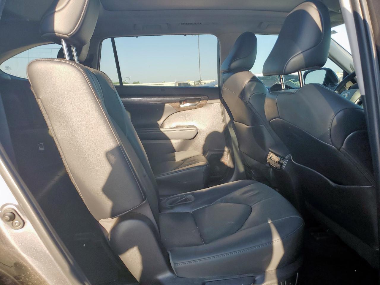 2022 Toyota Highlander Platinum VIN: 5TDFZRAHXNS121177 Lot: 62195315