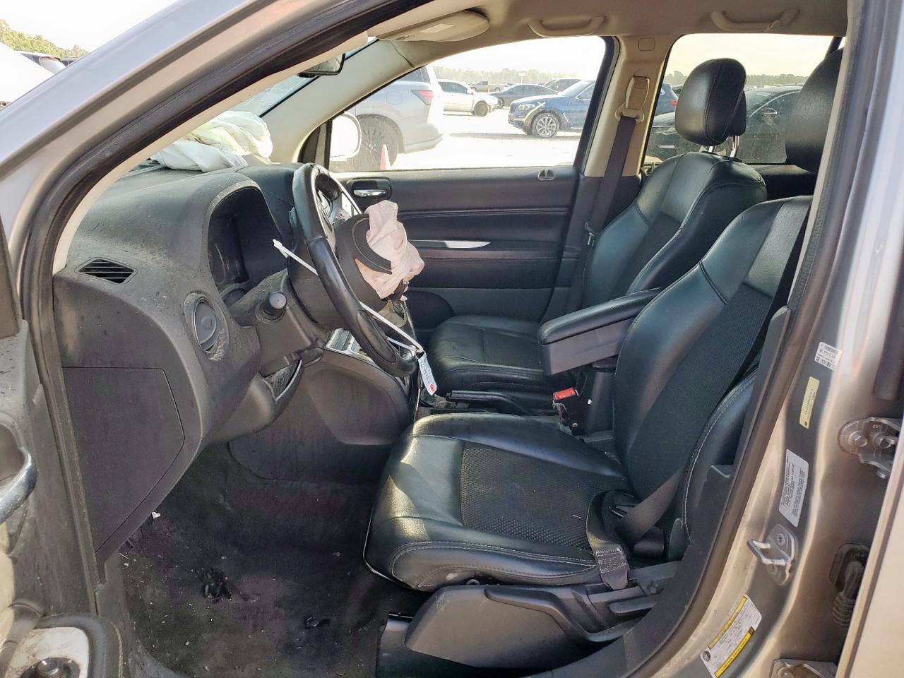 2016 Jeep Compass Latitude VIN: 1C4NJCEA2GD633513 Lot: 61976835