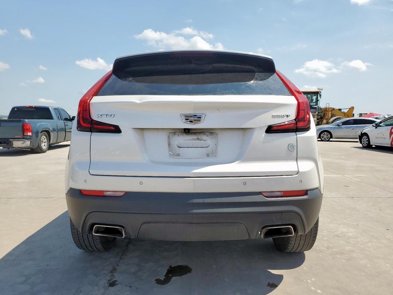 2022 Cadillac Xt4 Luxury VIN: 1GYAZAR44NF167840 Lot: 60143585
