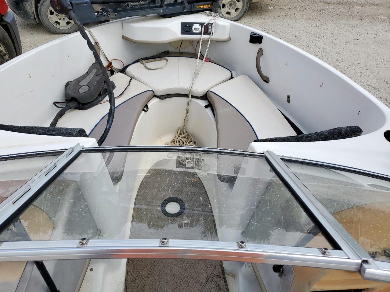 FOUR WINNS FISH AND S 2002 VIN GFNML108B202 zdjęcie 5
