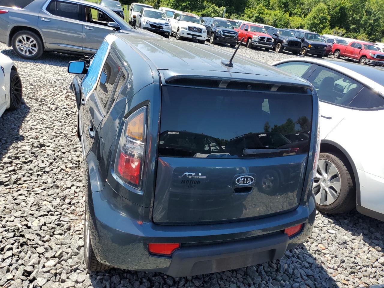 2011 Kia Soul + VIN: KNDJT2A21B7220667 Lot: 61283755