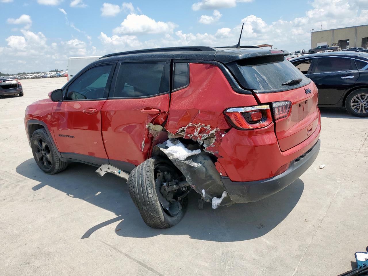 JEEP COMPASS 2018 VIN 3C4NJCBB3JT304902 photo 2