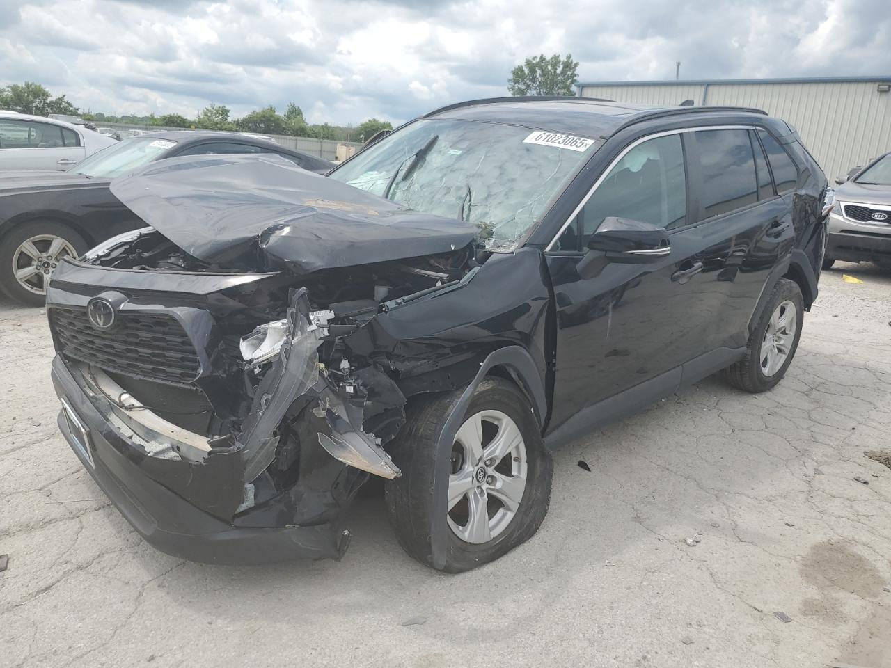 2019 Toyota Rav4 Xle for Sale in Kansas City, KS - All Over