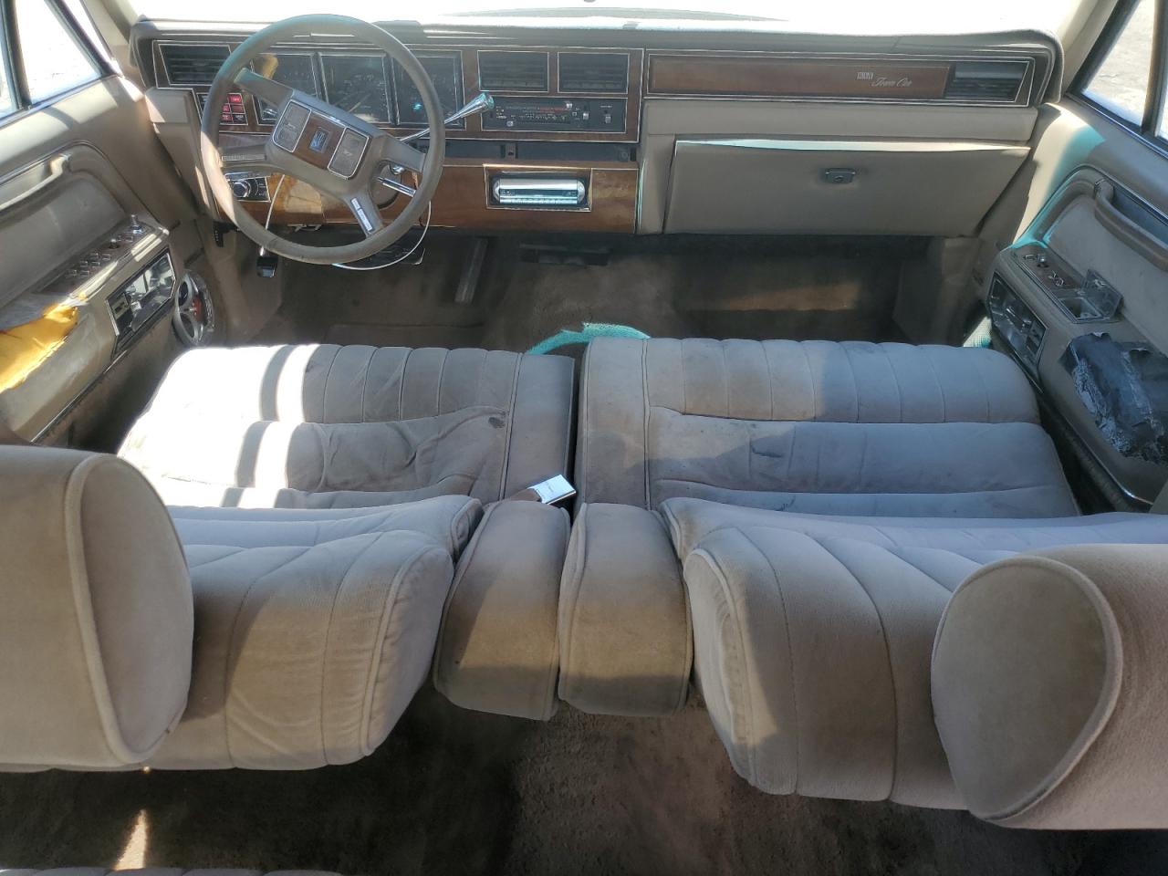 1989 Lincoln Town Car VIN: 1LNBM81F0KY719814 Lot: 61096835