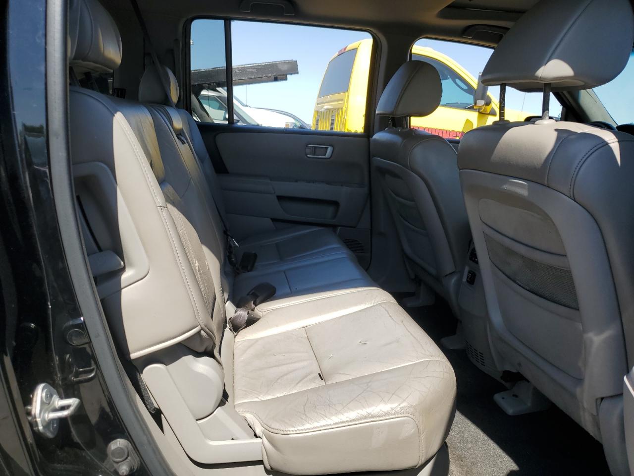 2011 Honda Pilot Exln VIN: 5FNYF4H74BB010433 Lot: 63043845