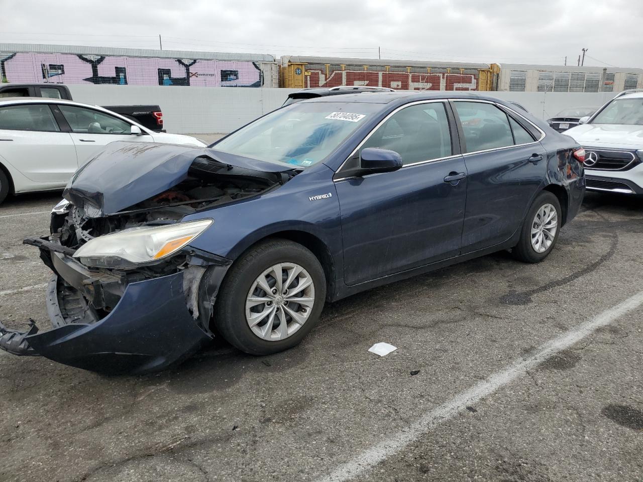 2016 Toyota Camry Hybrid na sprzedaż w Van Nuys, CA - Front End