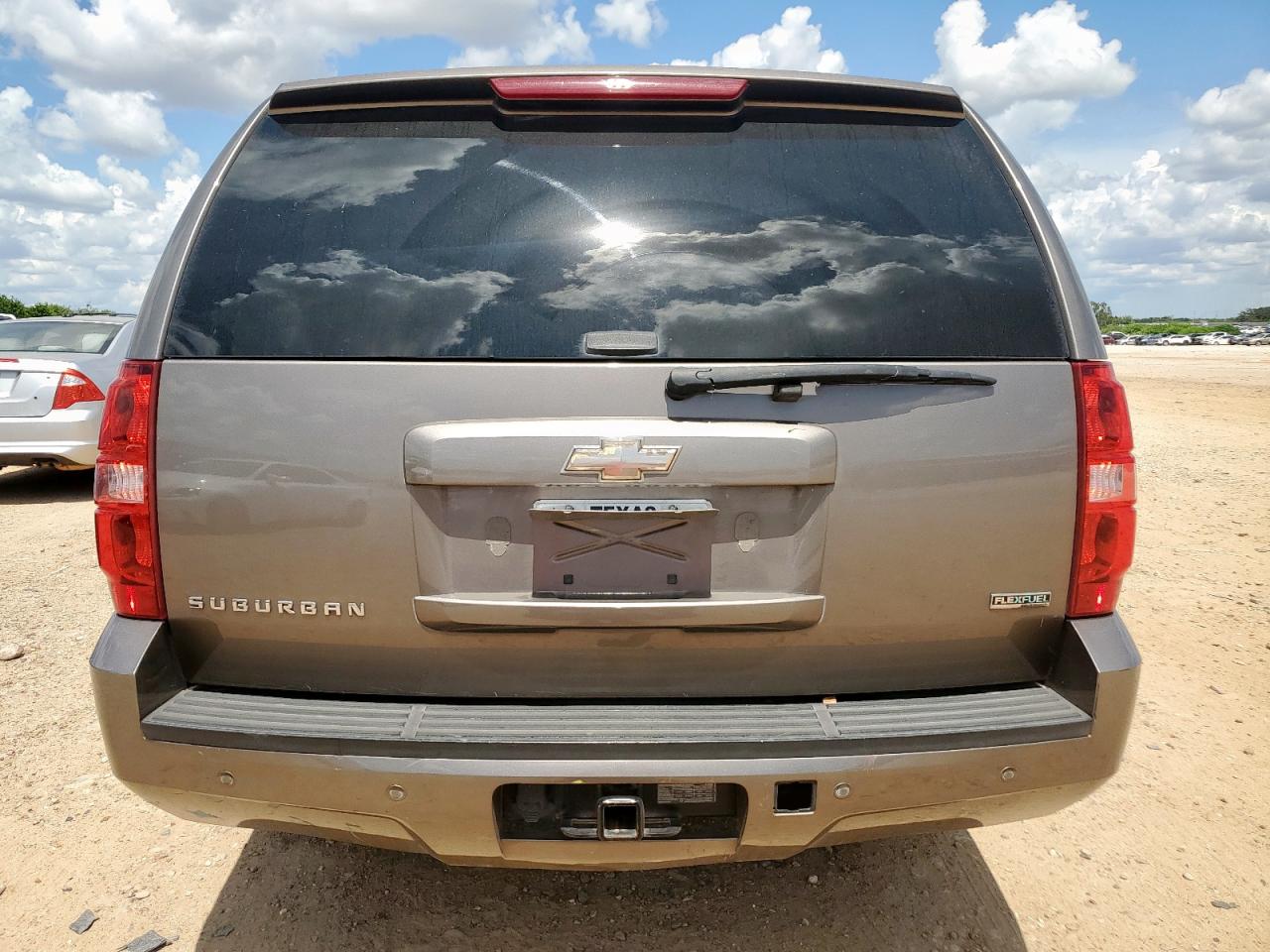 2011 Chevrolet Suburban C1500 Lt VIN: 1GNSCJE05BR142137 Lot: 62715655