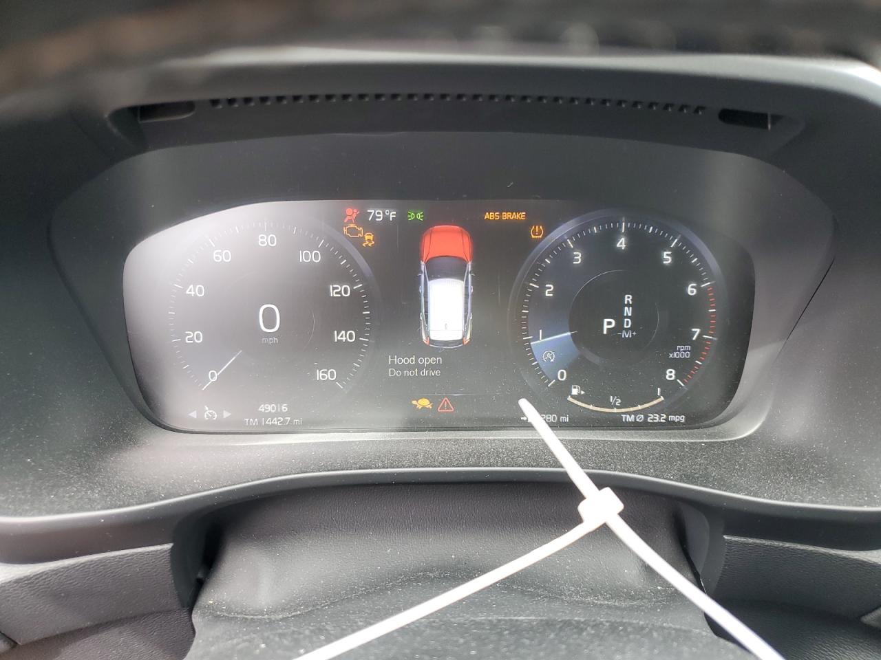 2020 Volvo Xc40 T5 R-Design VIN: YV4162UM2L2304920 Lot: 61303985