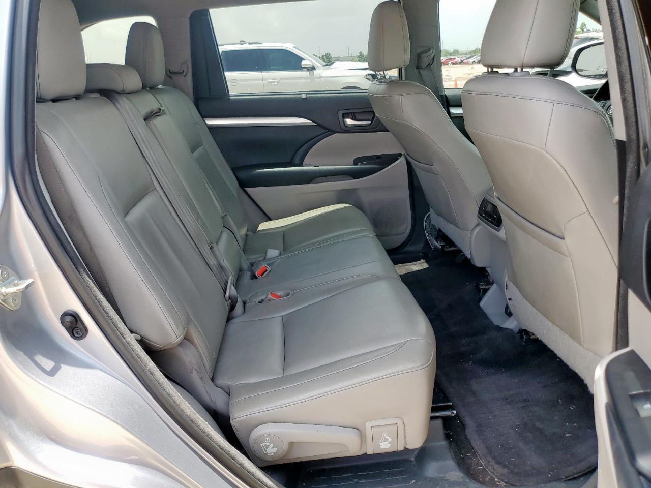 2015 Toyota Highlander Xle VIN: 5TDKKRFH3FS052958 Lot: 62580845