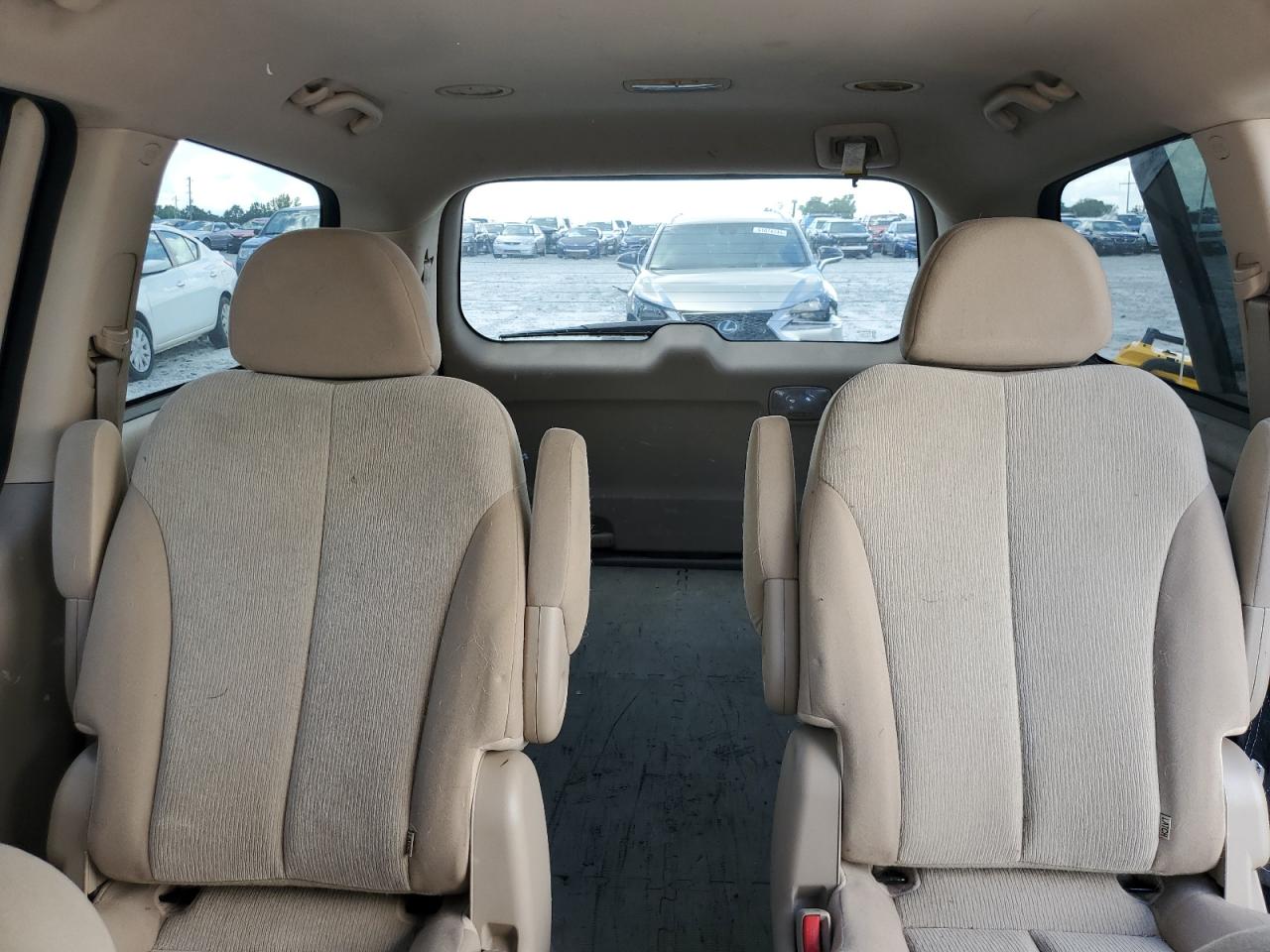 2011 Kia Sedona Lx VIN: KNDMG4C74B6375497 Lot: 61457675