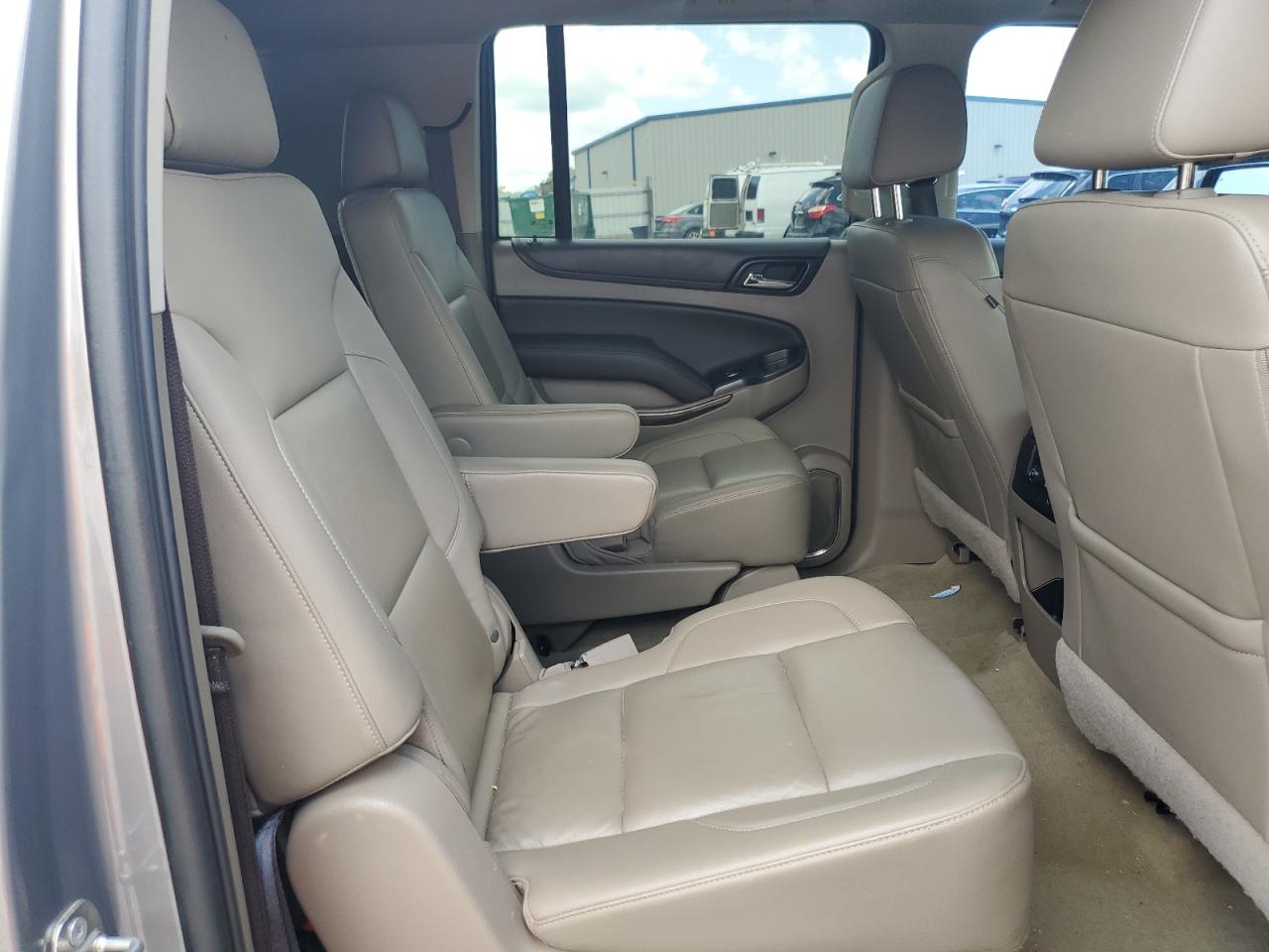 2017 Chevrolet Suburban K1500 Lt VIN: 1GNSKHKC3HR320503 Lot: 62588255