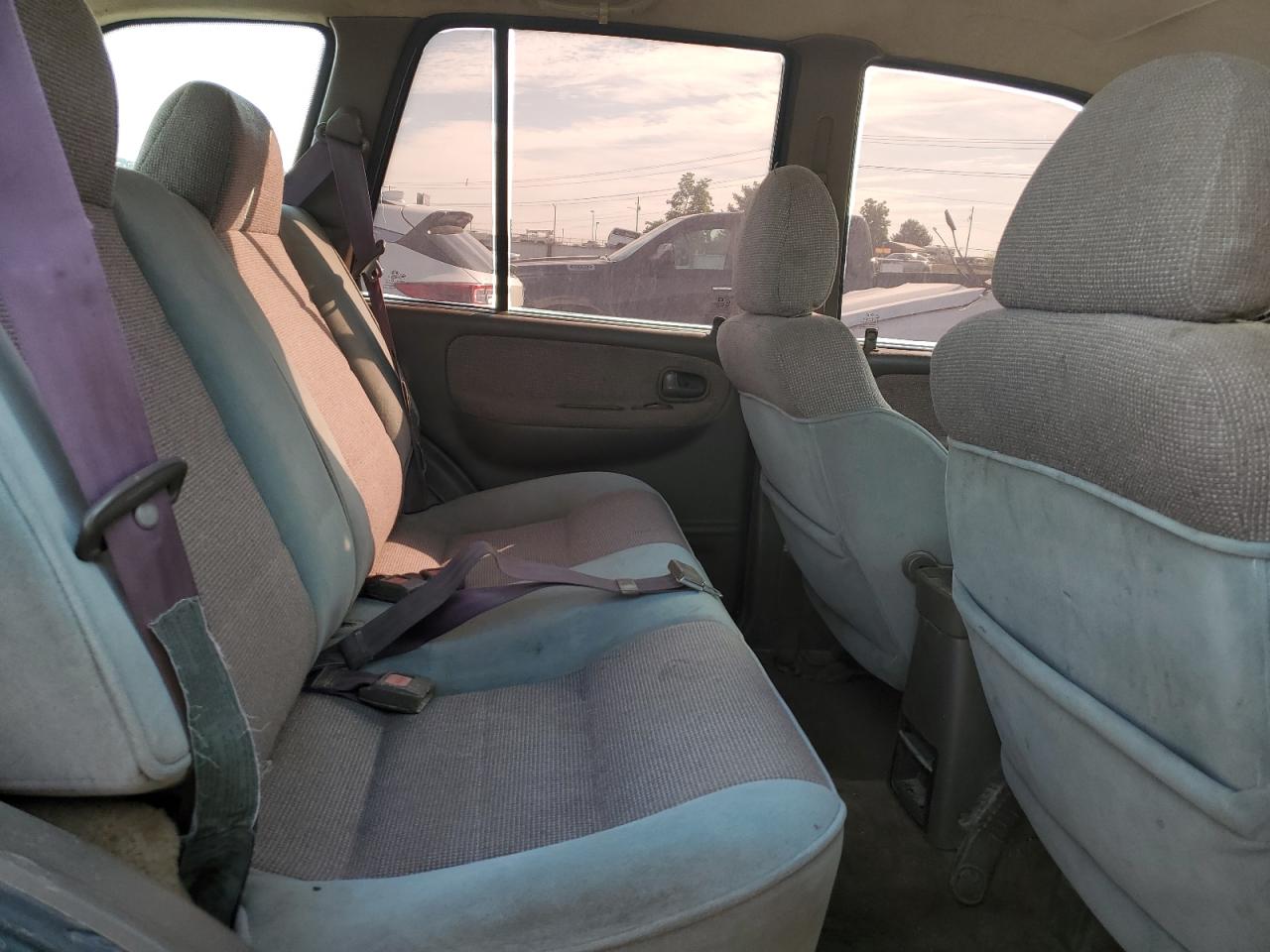 1998 Kia Sportage VIN: KNDJA7233W5555067 Lot: 62295655