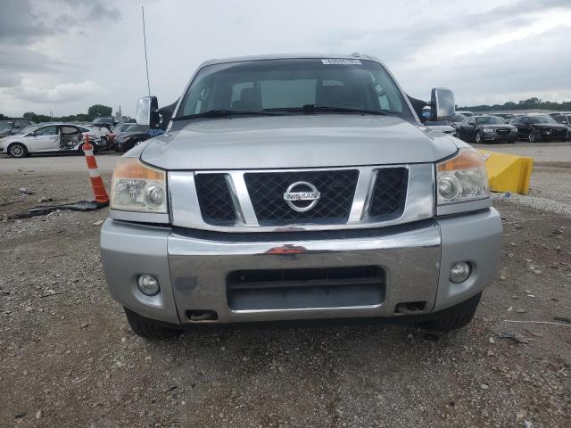 Pickups NISSAN TITAN 2014 Srebrny